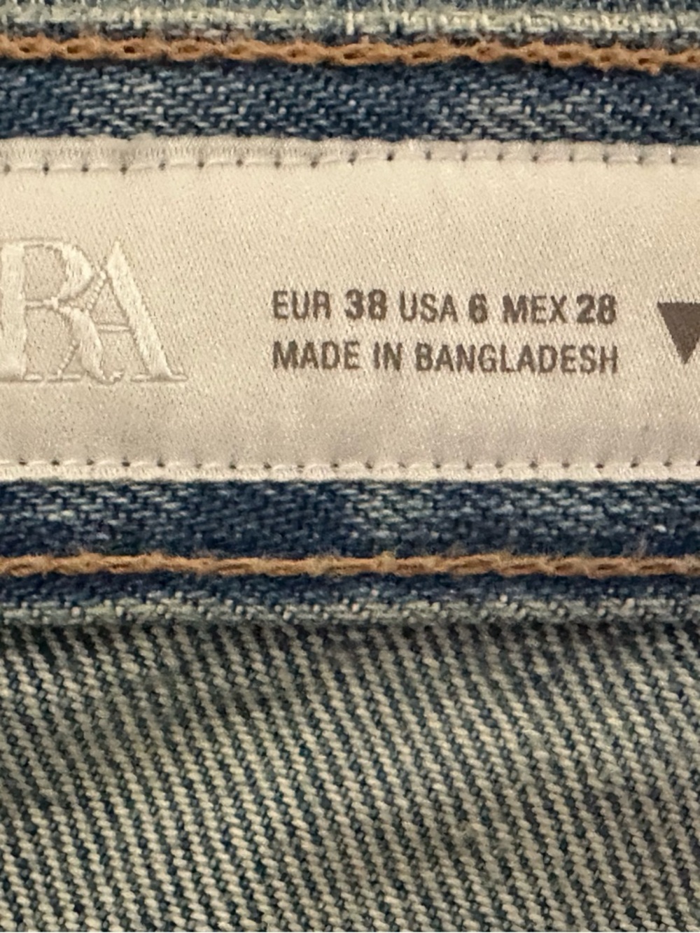 Zara The Boyfriend Ripped Mid-Rise Distressed Relaxed Jeans Sz 6 Waist 15 inches - Picture 13 of 16